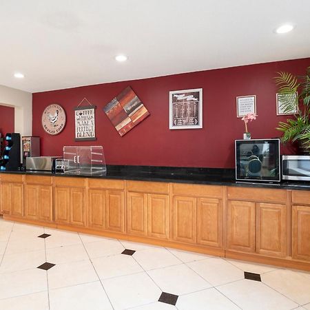 Oyo Townhouse Houston Airport North Hotel Bagian luar foto