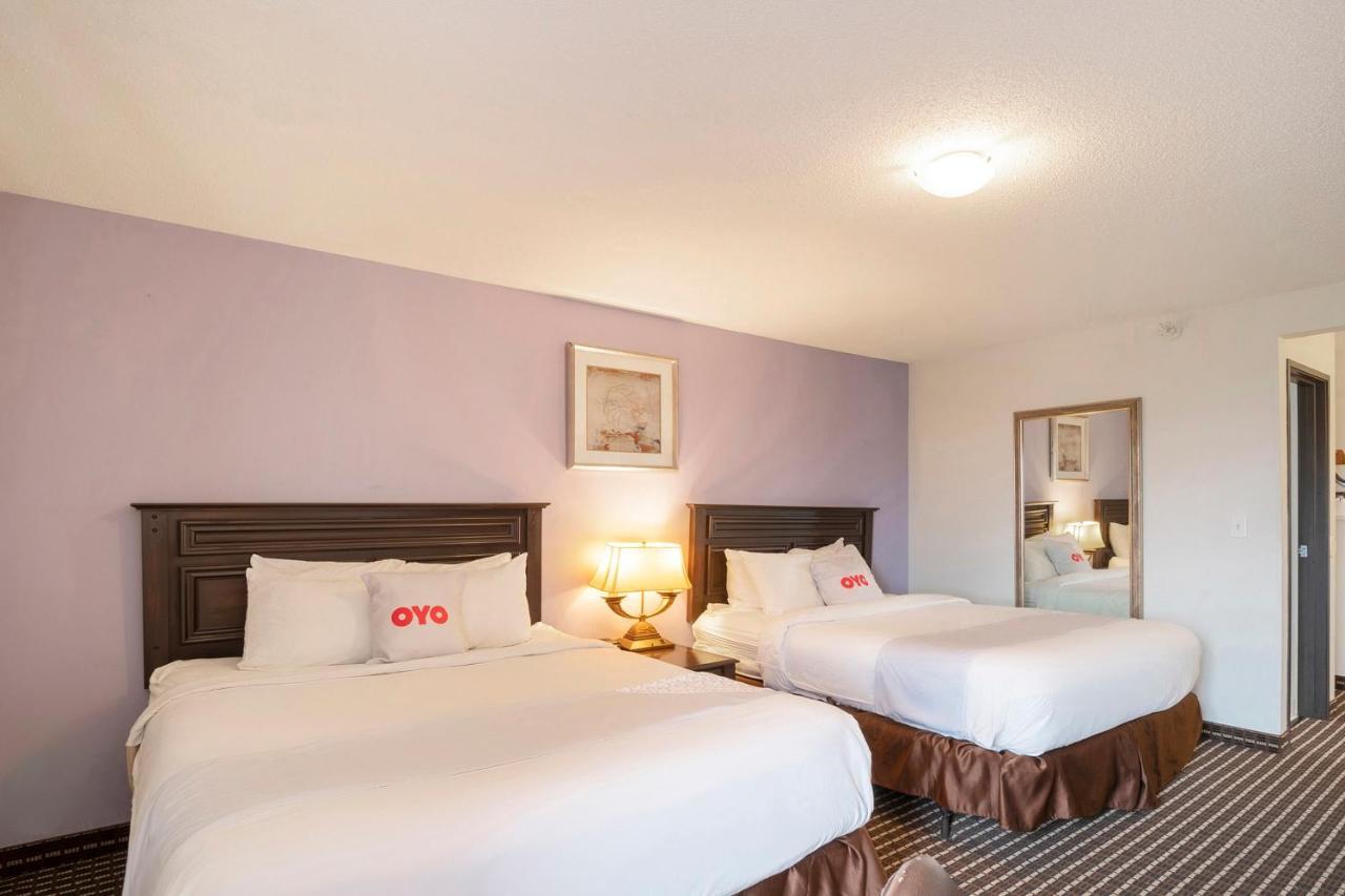 Oyo Townhouse Houston Airport North Hotel Bagian luar foto