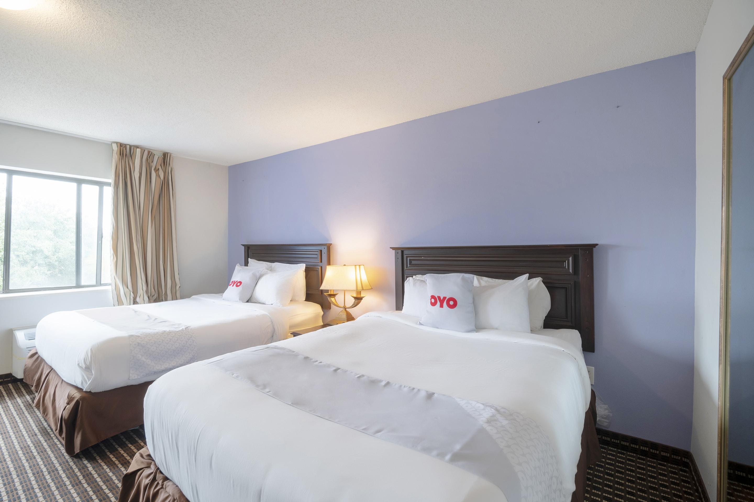 Oyo Townhouse Houston Airport North Hotel Bagian luar foto