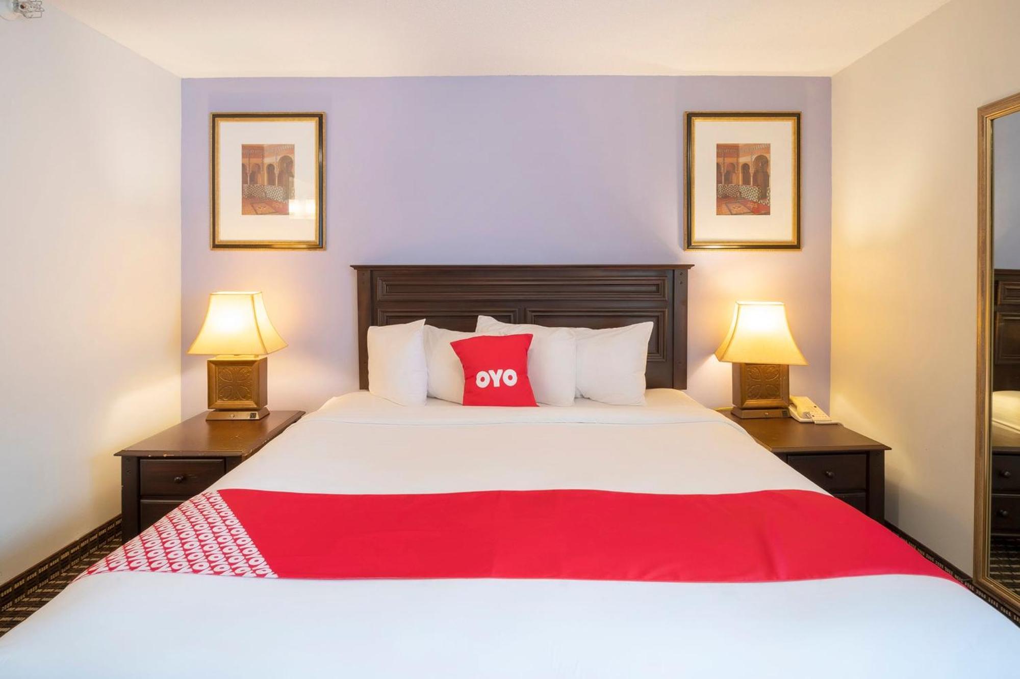 Oyo Townhouse Houston Airport North Hotel Bagian luar foto