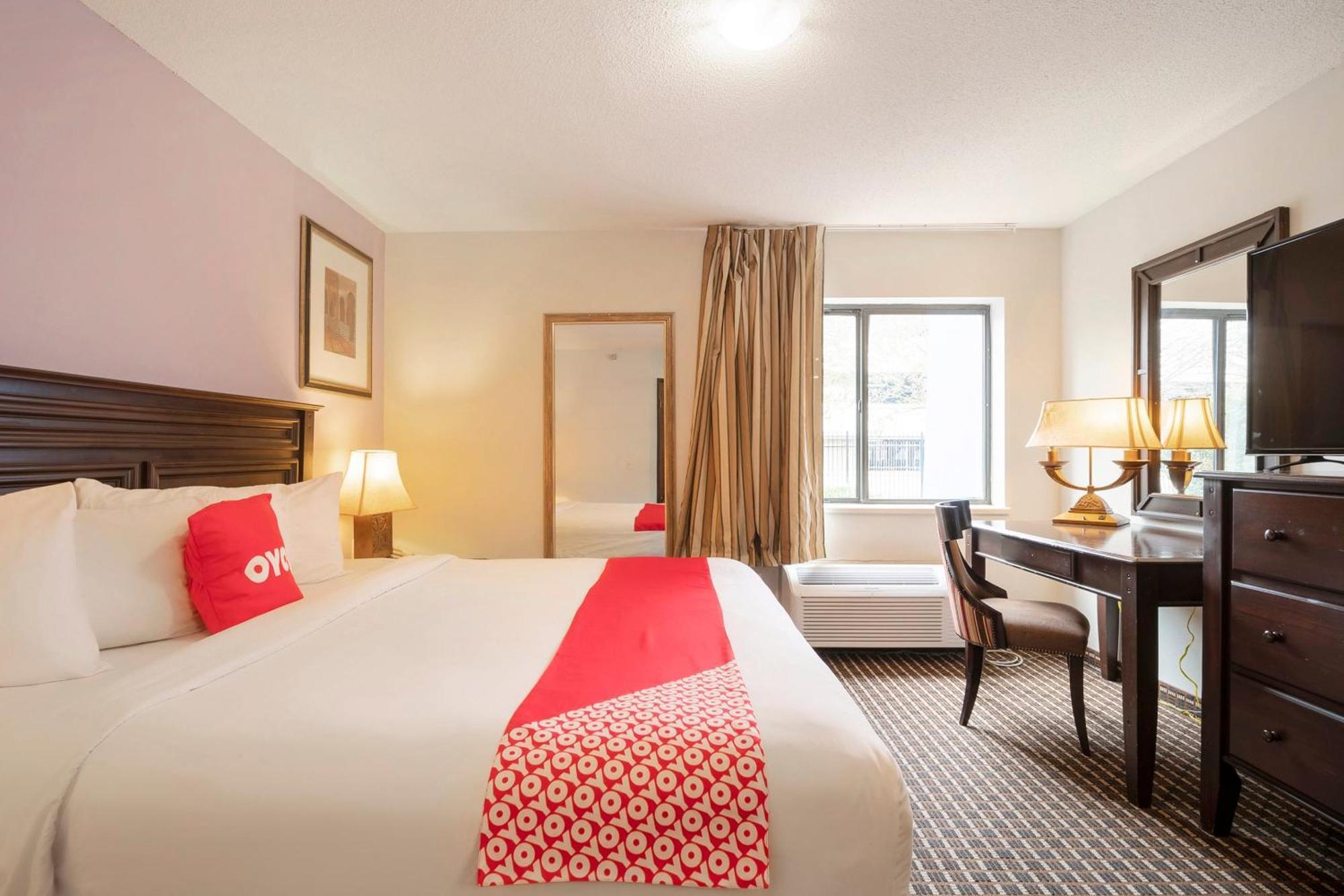 Oyo Townhouse Houston Airport North Hotel Bagian luar foto