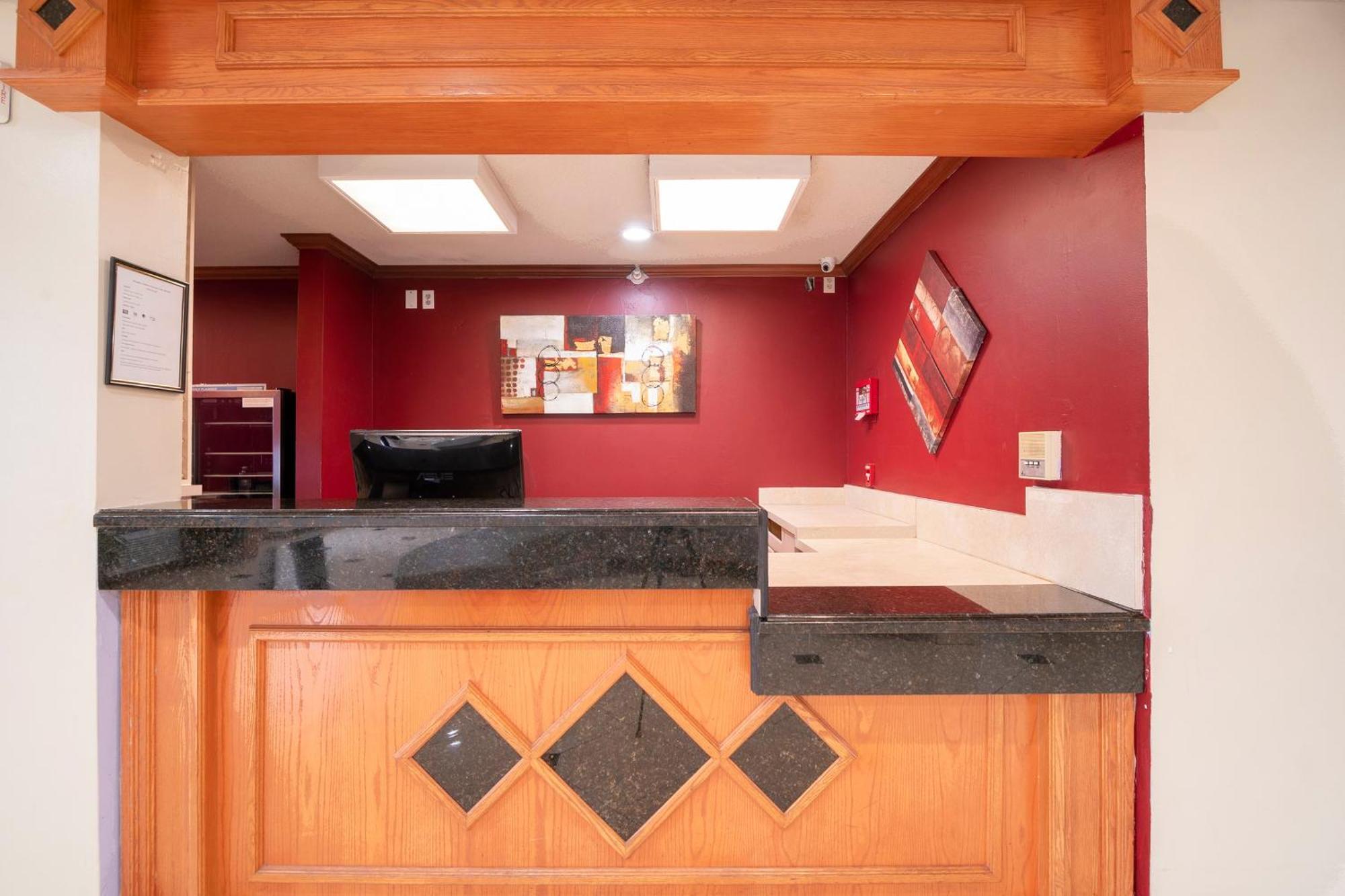 Oyo Townhouse Houston Airport North Hotel Bagian luar foto