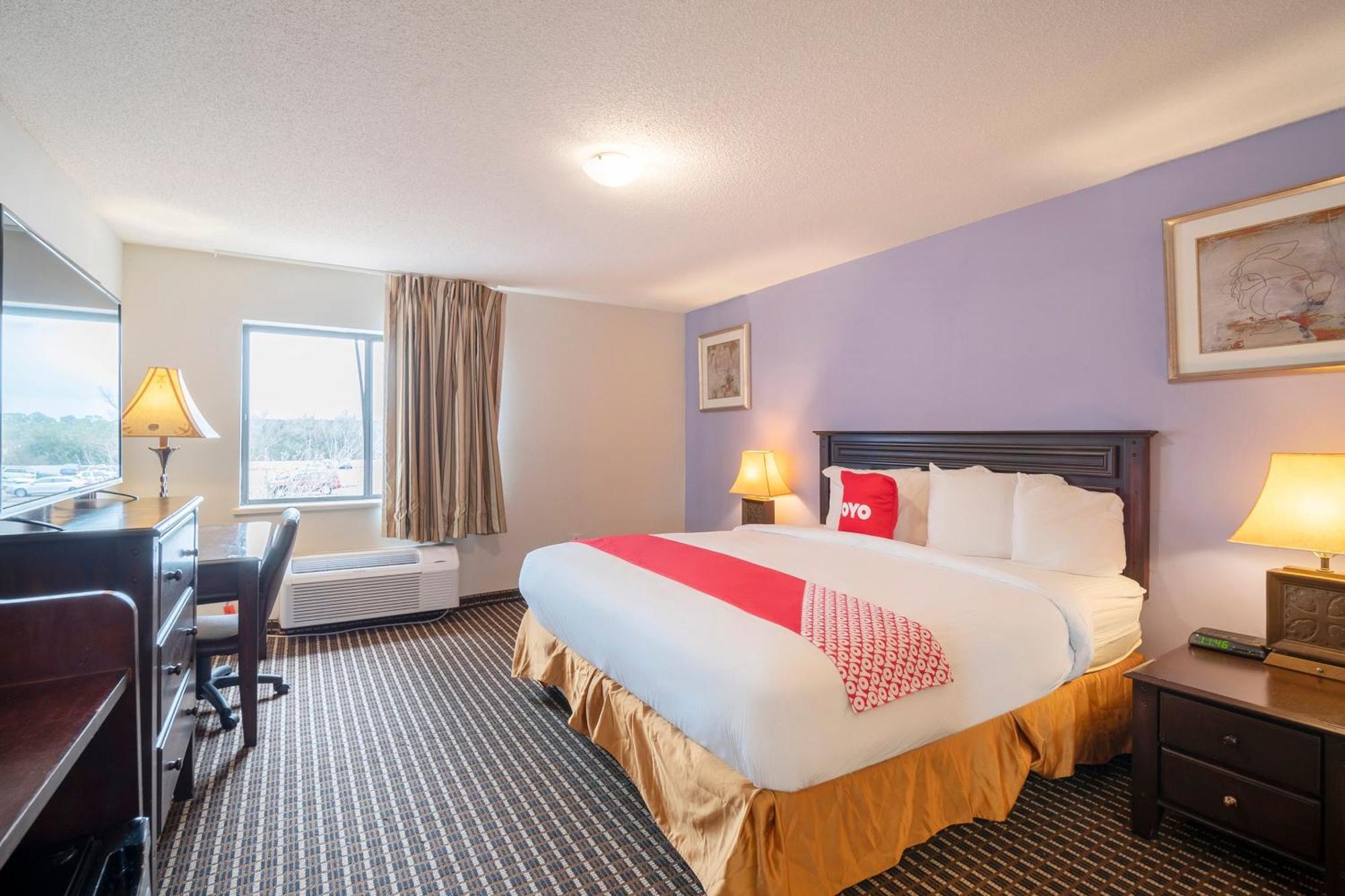 Oyo Townhouse Houston Airport North Hotel Bagian luar foto