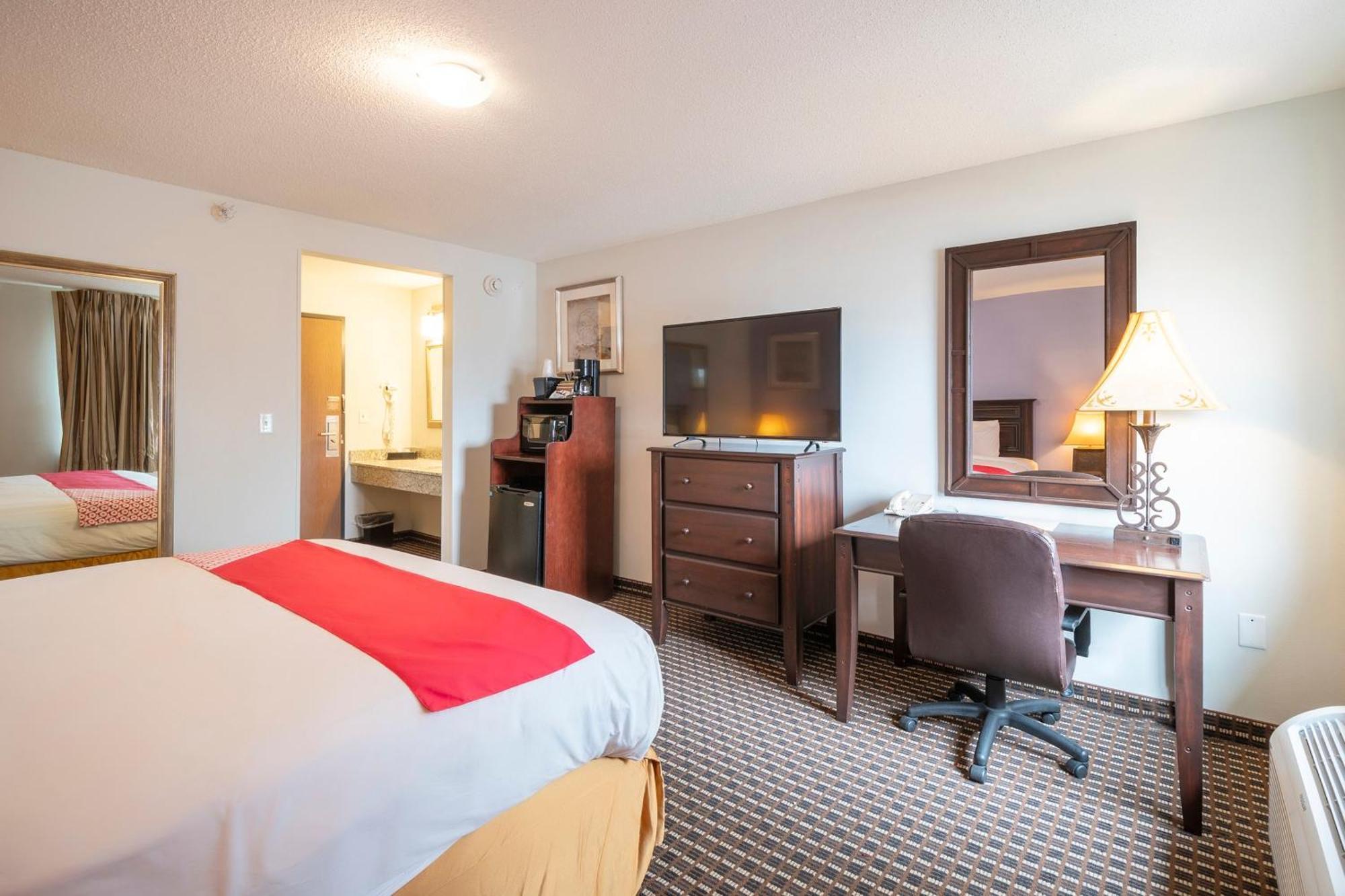 Oyo Townhouse Houston Airport North Hotel Bagian luar foto