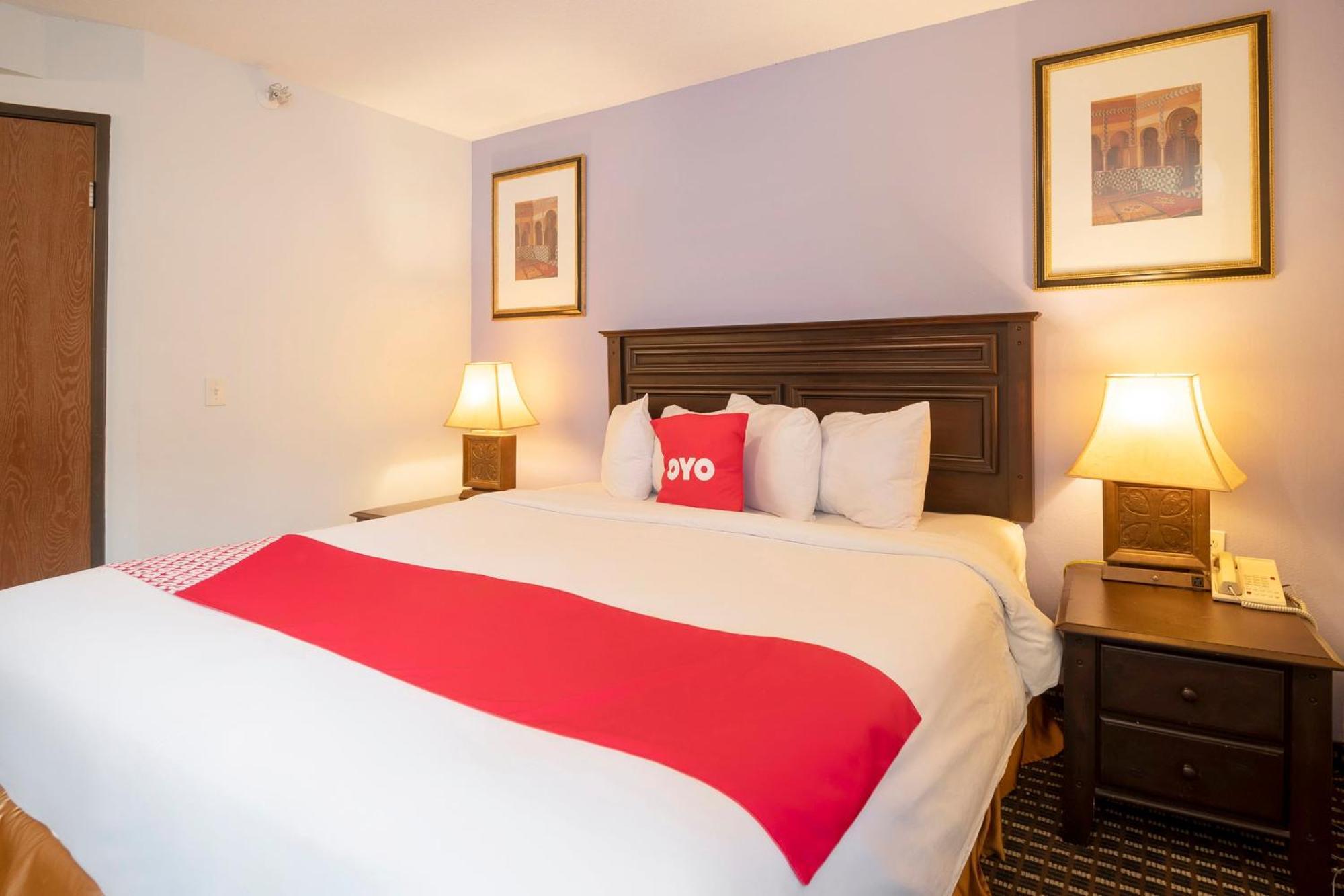 Oyo Townhouse Houston Airport North Hotel Bagian luar foto