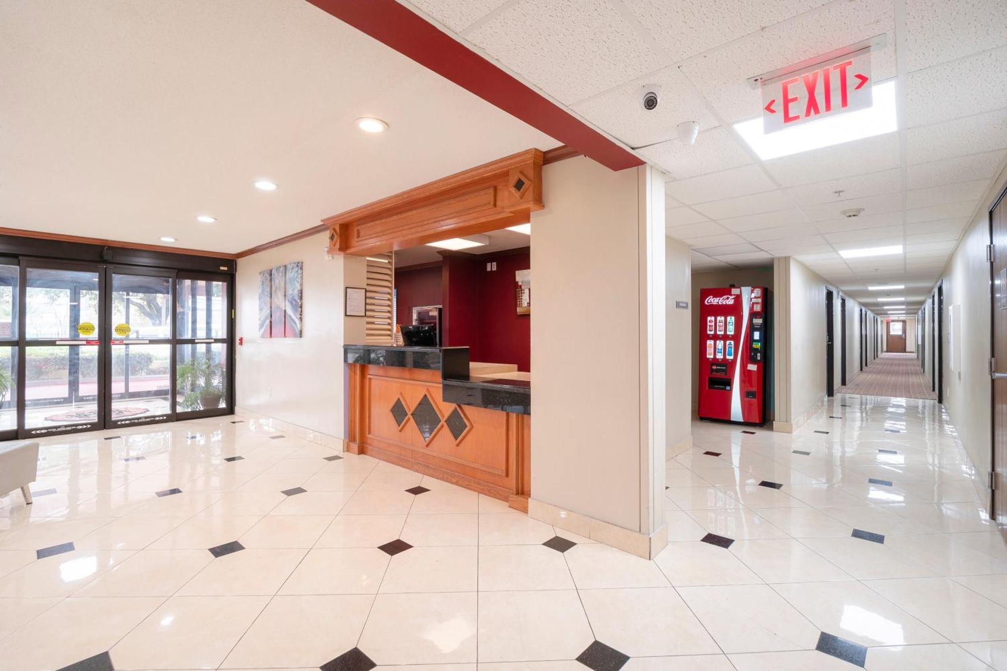 Oyo Townhouse Houston Airport North Hotel Bagian luar foto