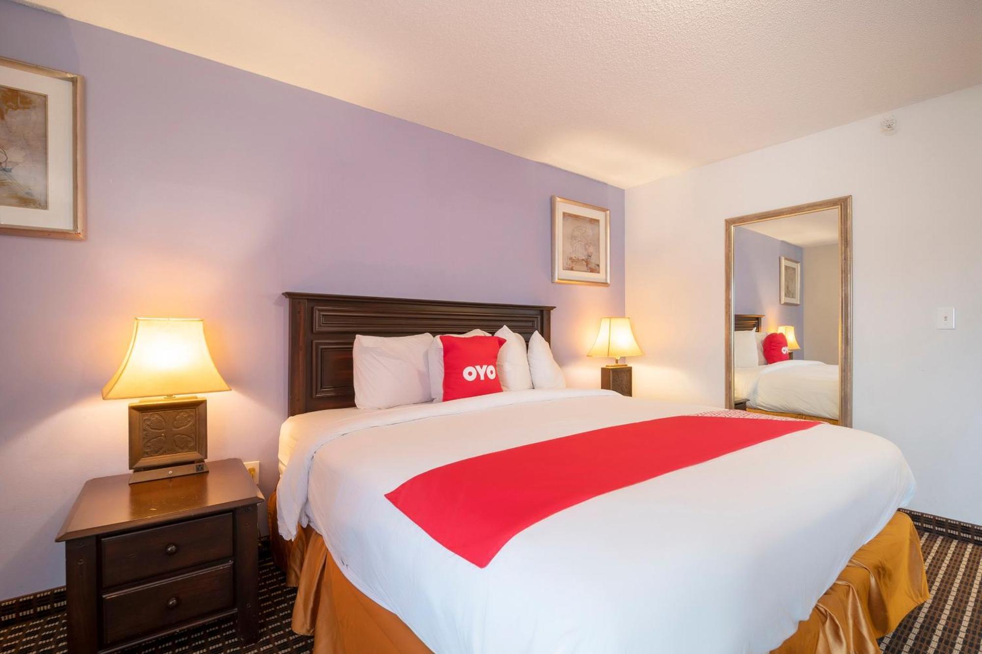 Oyo Townhouse Houston Airport North Hotel Bagian luar foto
