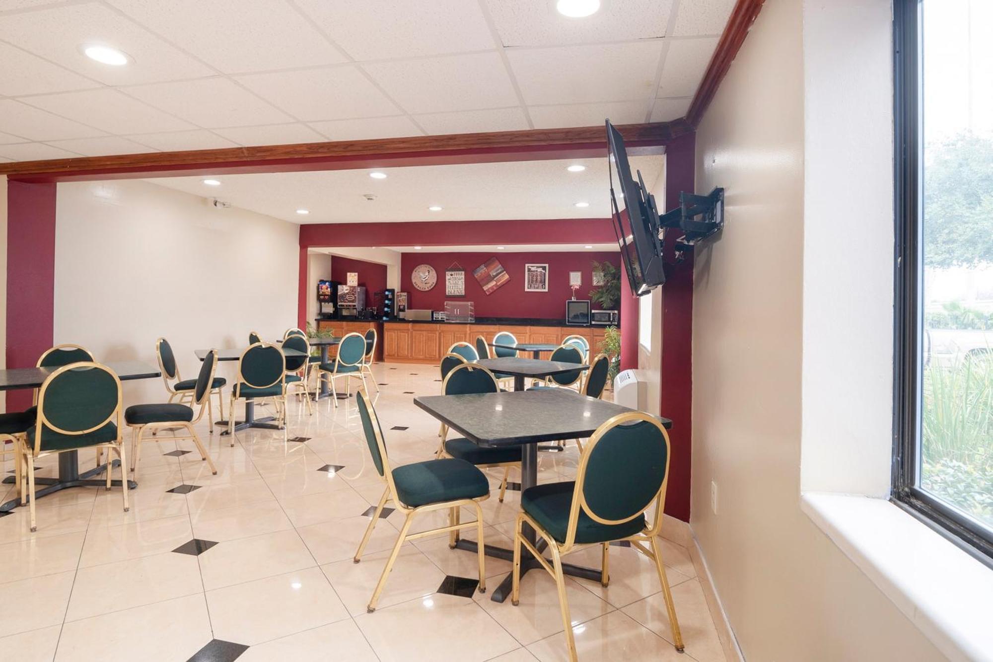 Oyo Townhouse Houston Airport North Hotel Bagian luar foto