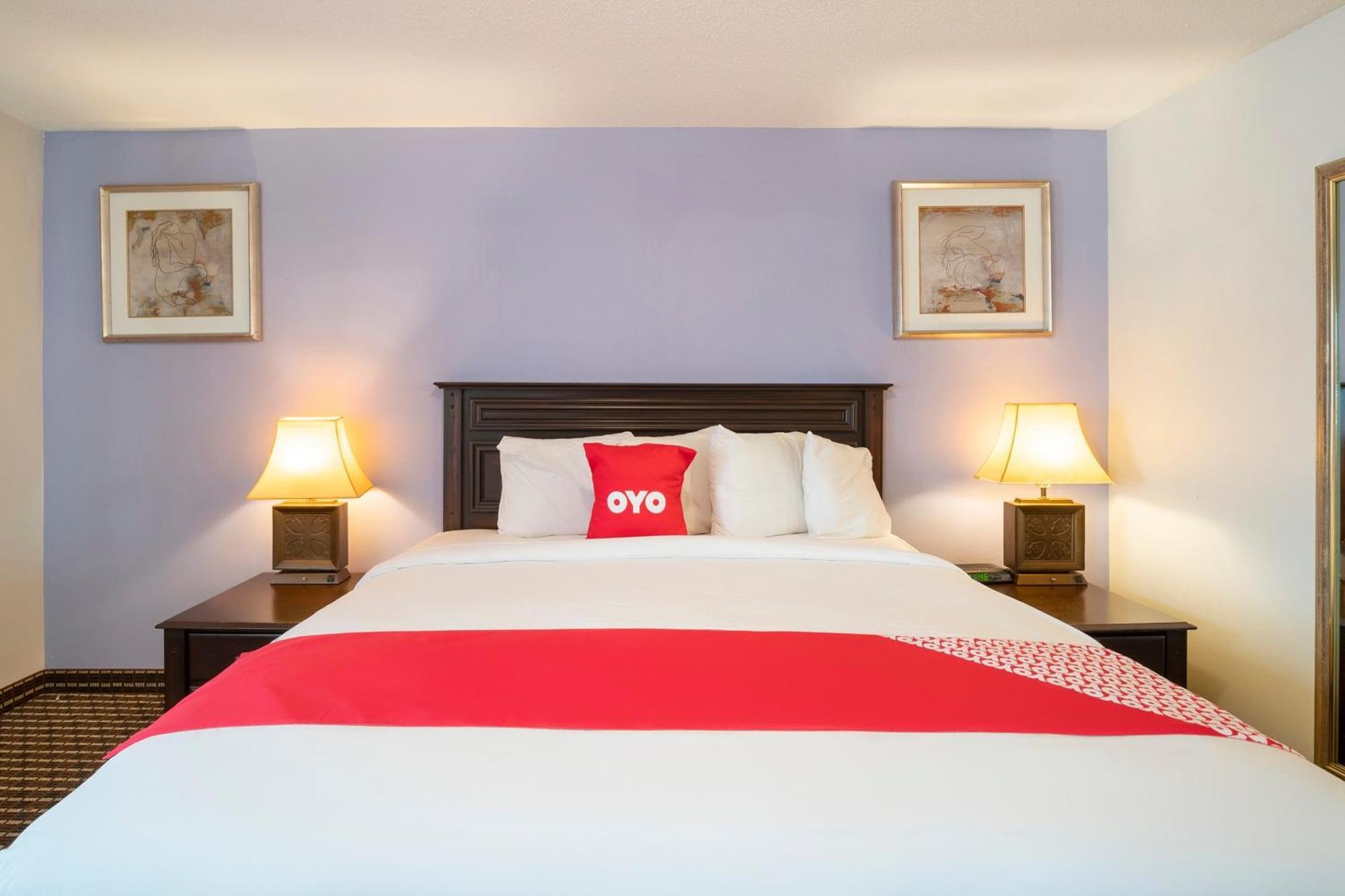 Oyo Townhouse Houston Airport North Hotel Bagian luar foto