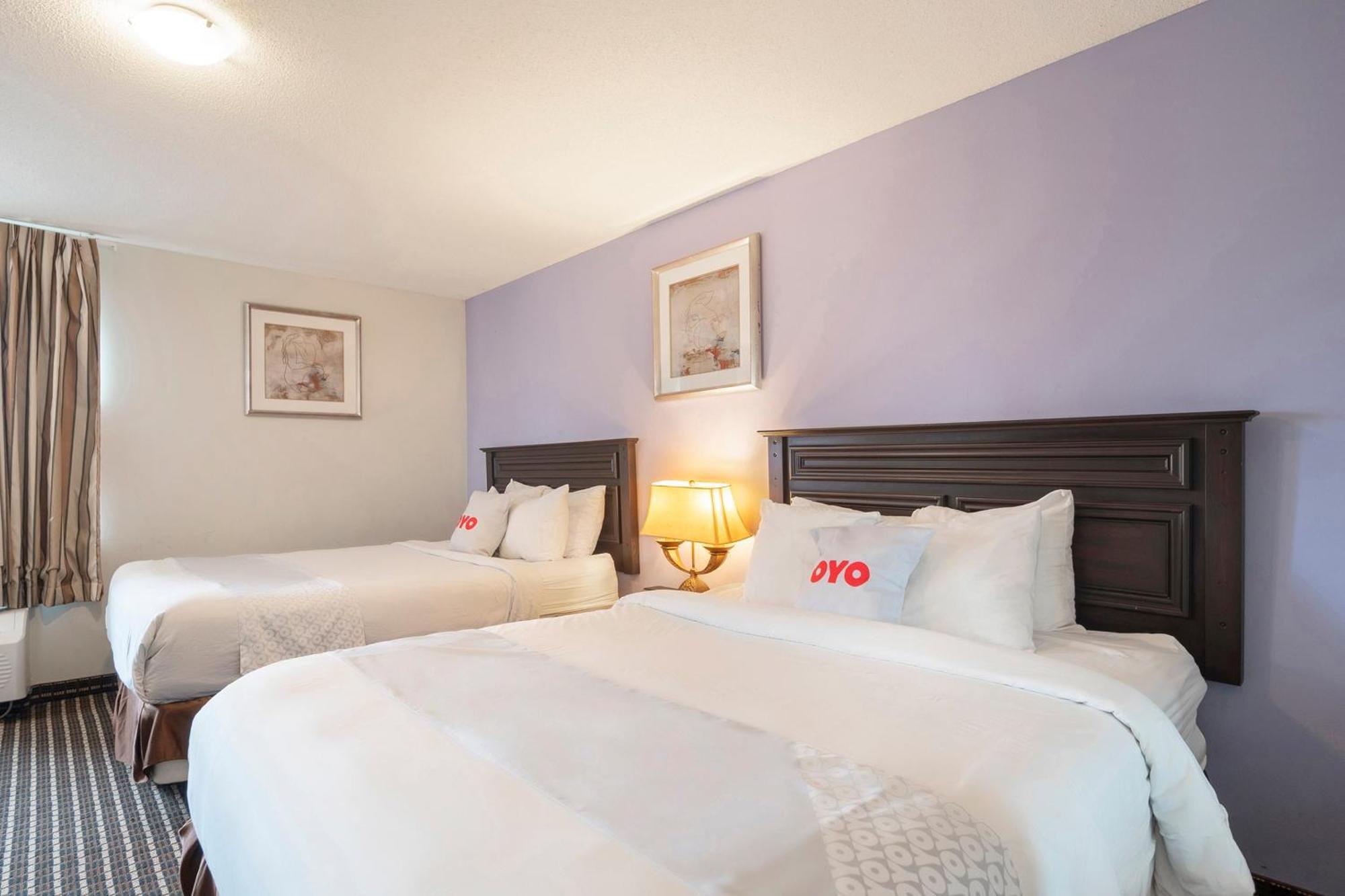 Oyo Townhouse Houston Airport North Hotel Bagian luar foto