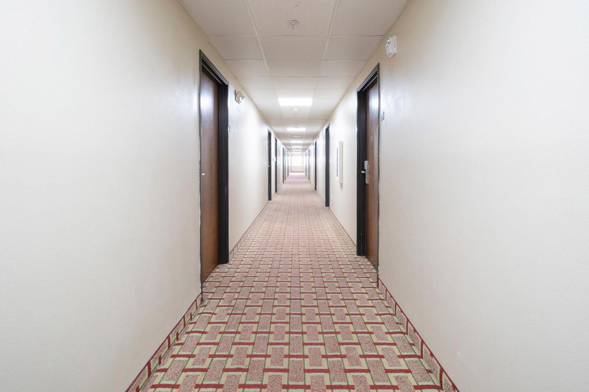 Oyo Townhouse Houston Airport North Hotel Bagian luar foto