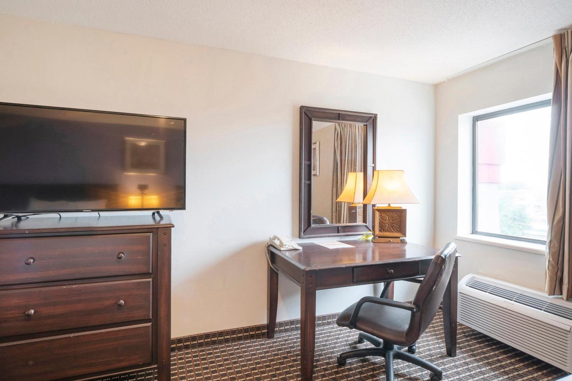 Oyo Townhouse Houston Airport North Hotel Bagian luar foto