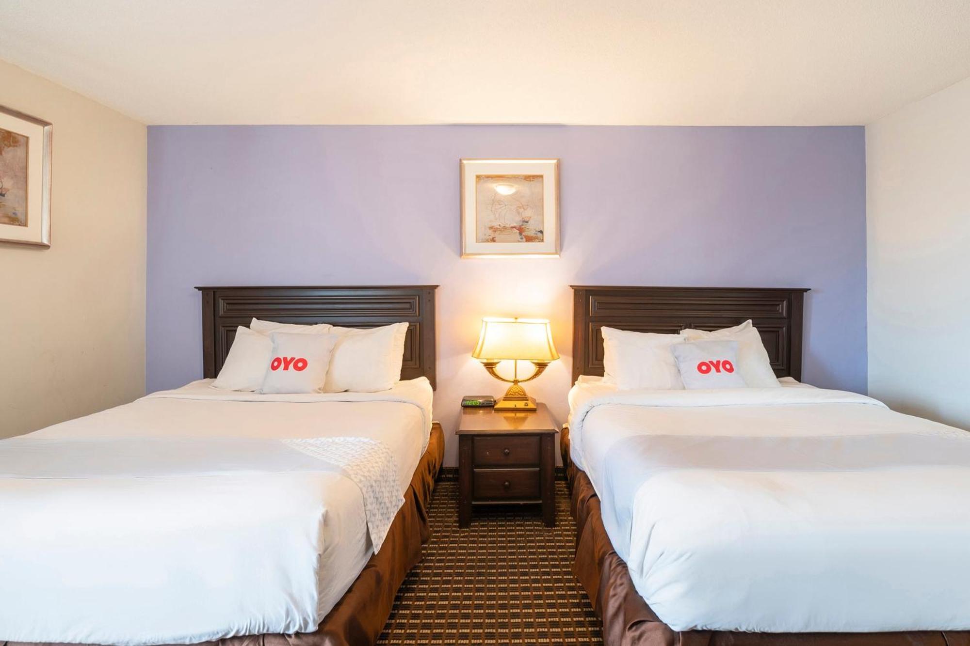 Oyo Townhouse Houston Airport North Hotel Bagian luar foto