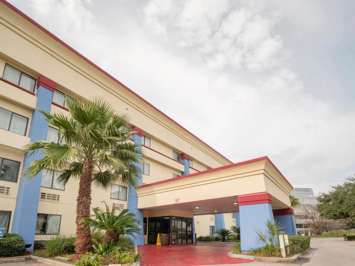 Oyo Townhouse Houston Airport North Hotel Bagian luar foto