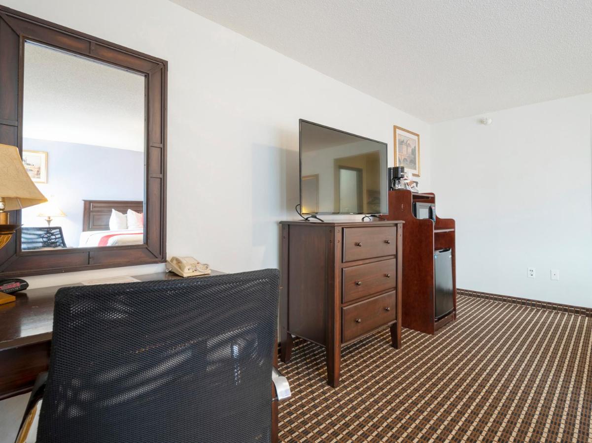 Oyo Townhouse Houston Airport North Hotel Bagian luar foto