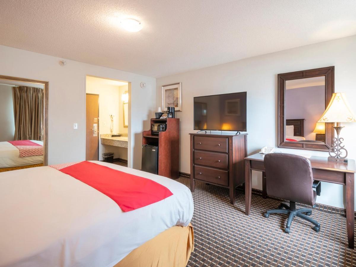 Oyo Townhouse Houston Airport North Hotel Bagian luar foto